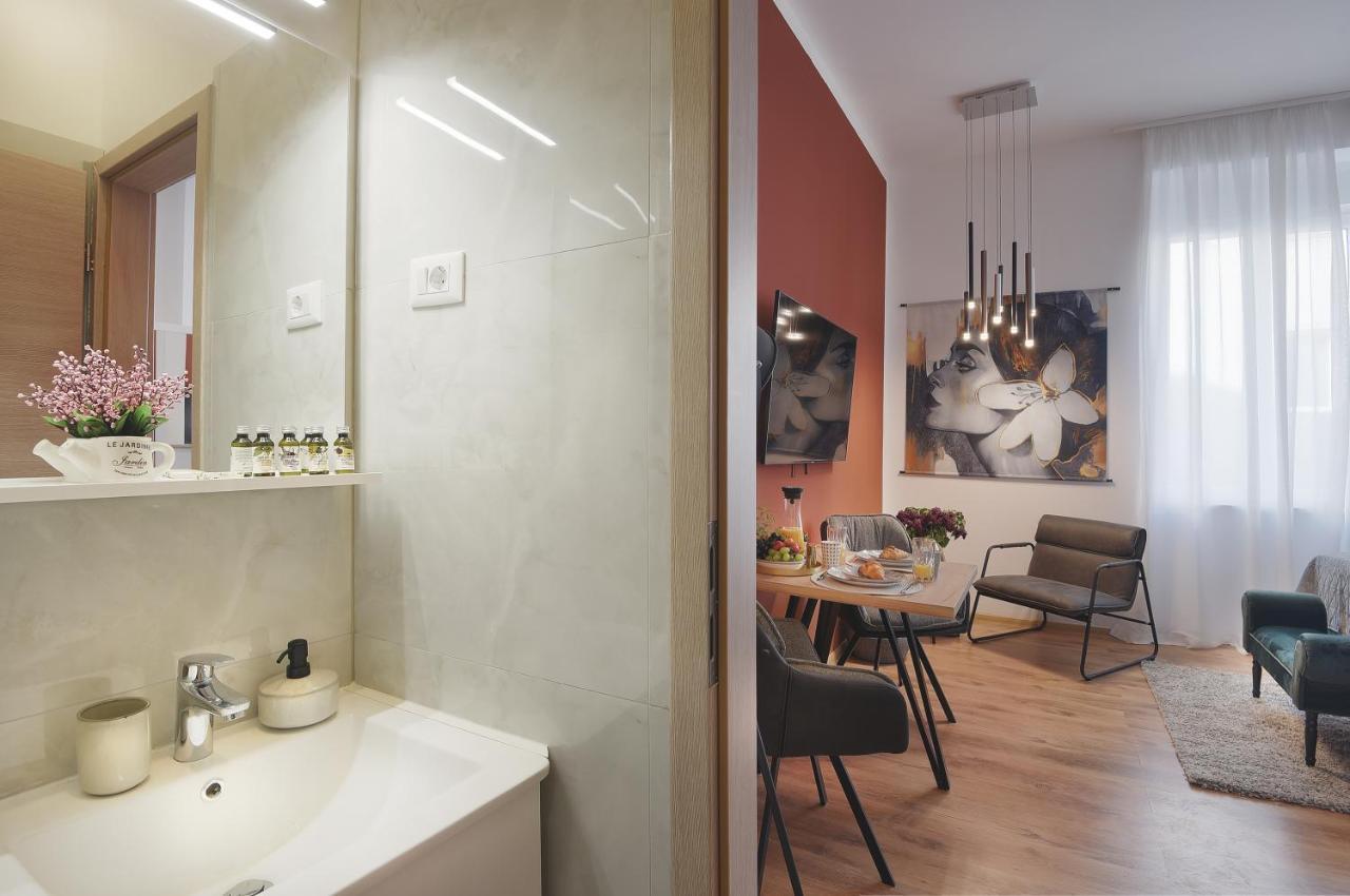 Emi Luxury Pula