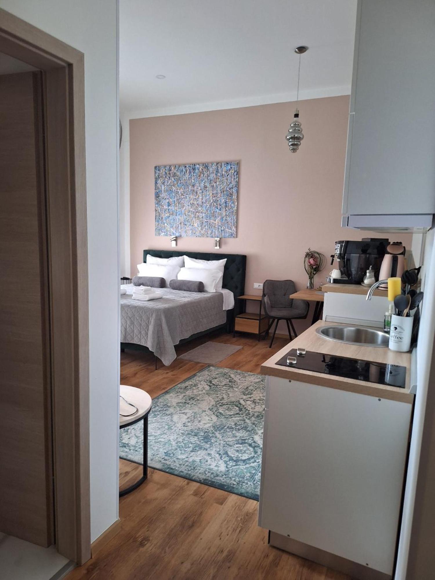 Emi Luxury * Pula